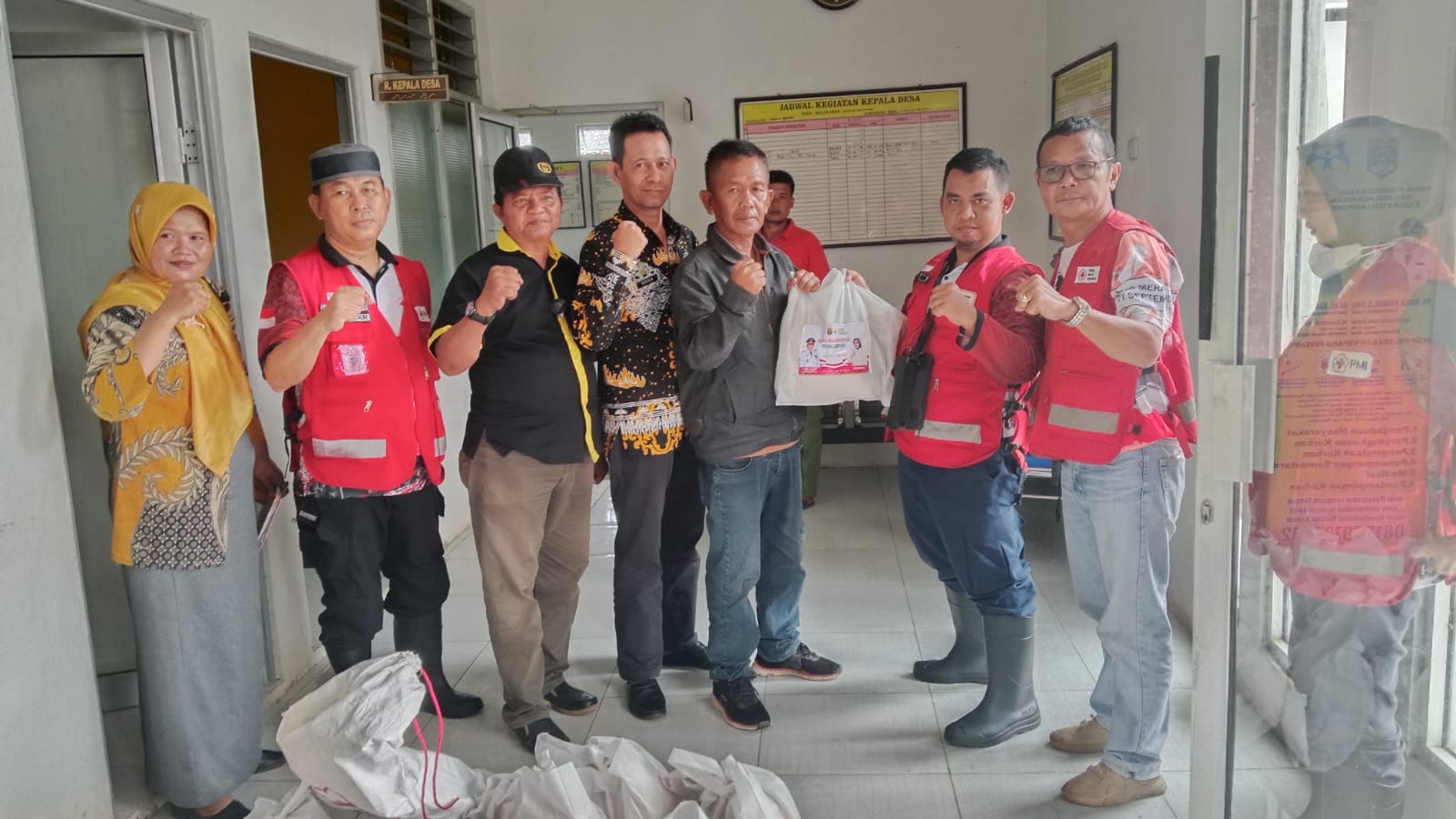 PMI Lampung Distribusikan Bantuan Ke Lokasi Bencana Banjir di Lampung Tengah