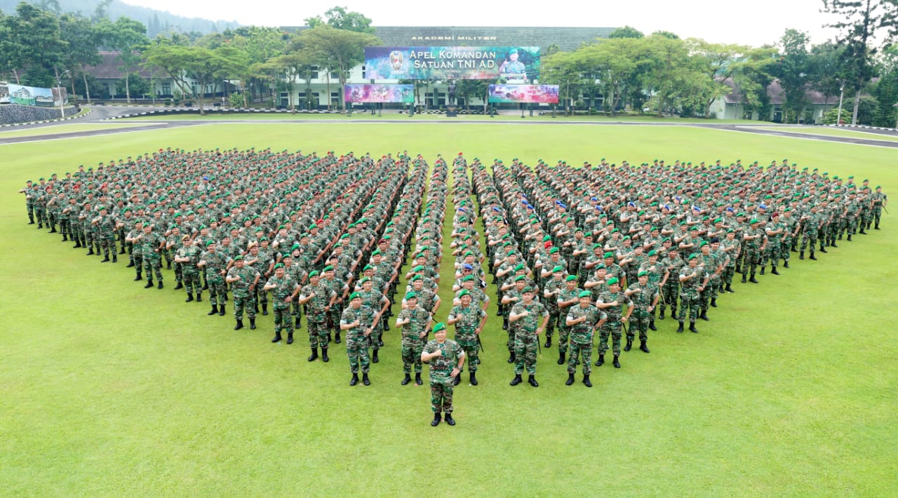 Pangdam IM beserta Ibu Ketua Persit Daerah Iskandar Muda menghadiri acara Apel Komandan Satuan TNI AD TA. 2023.