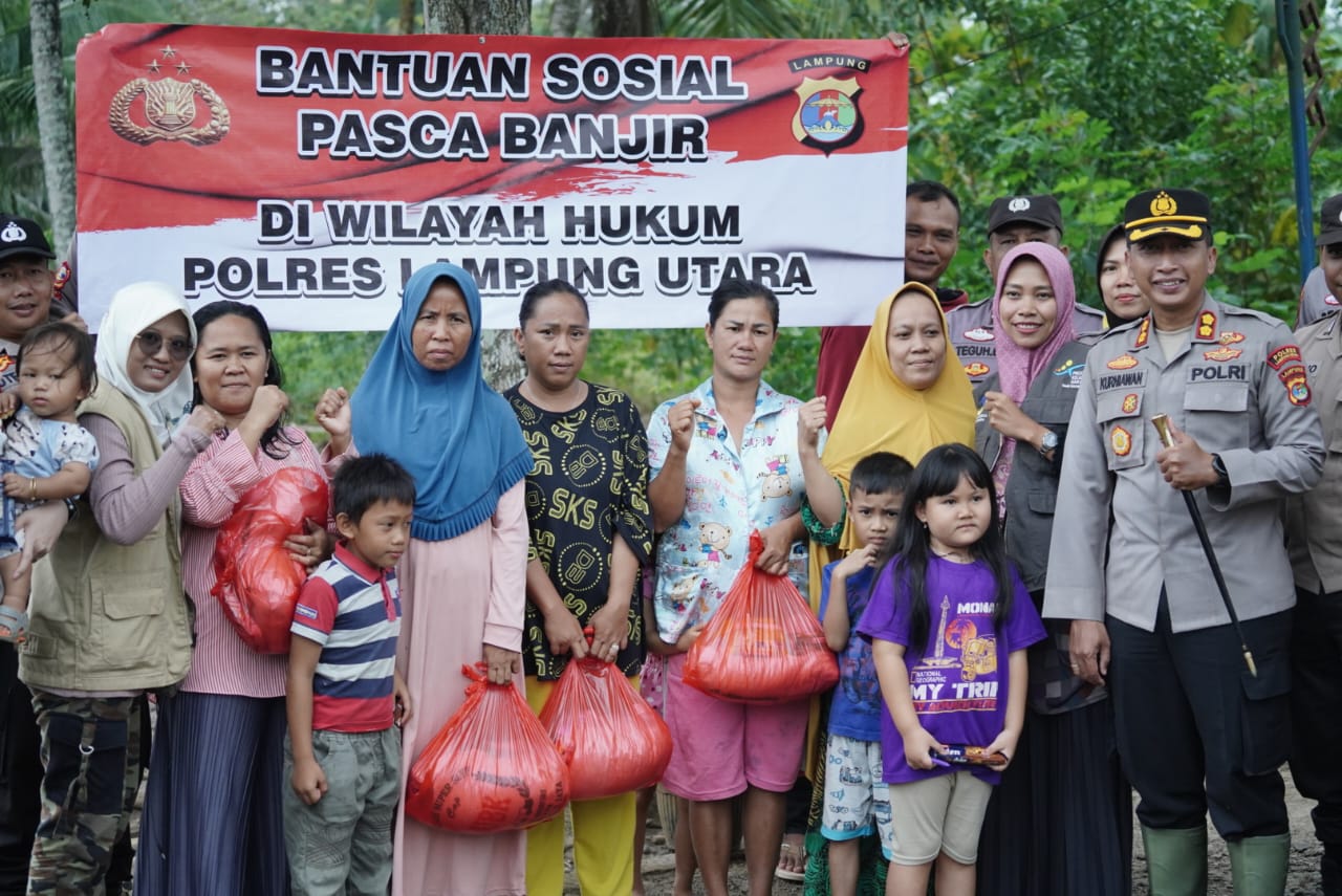 Pasca Bencana Banjir, Polres Lampung Utara Terus Salurkan Bantuan Kepada Warga terdampak banjir