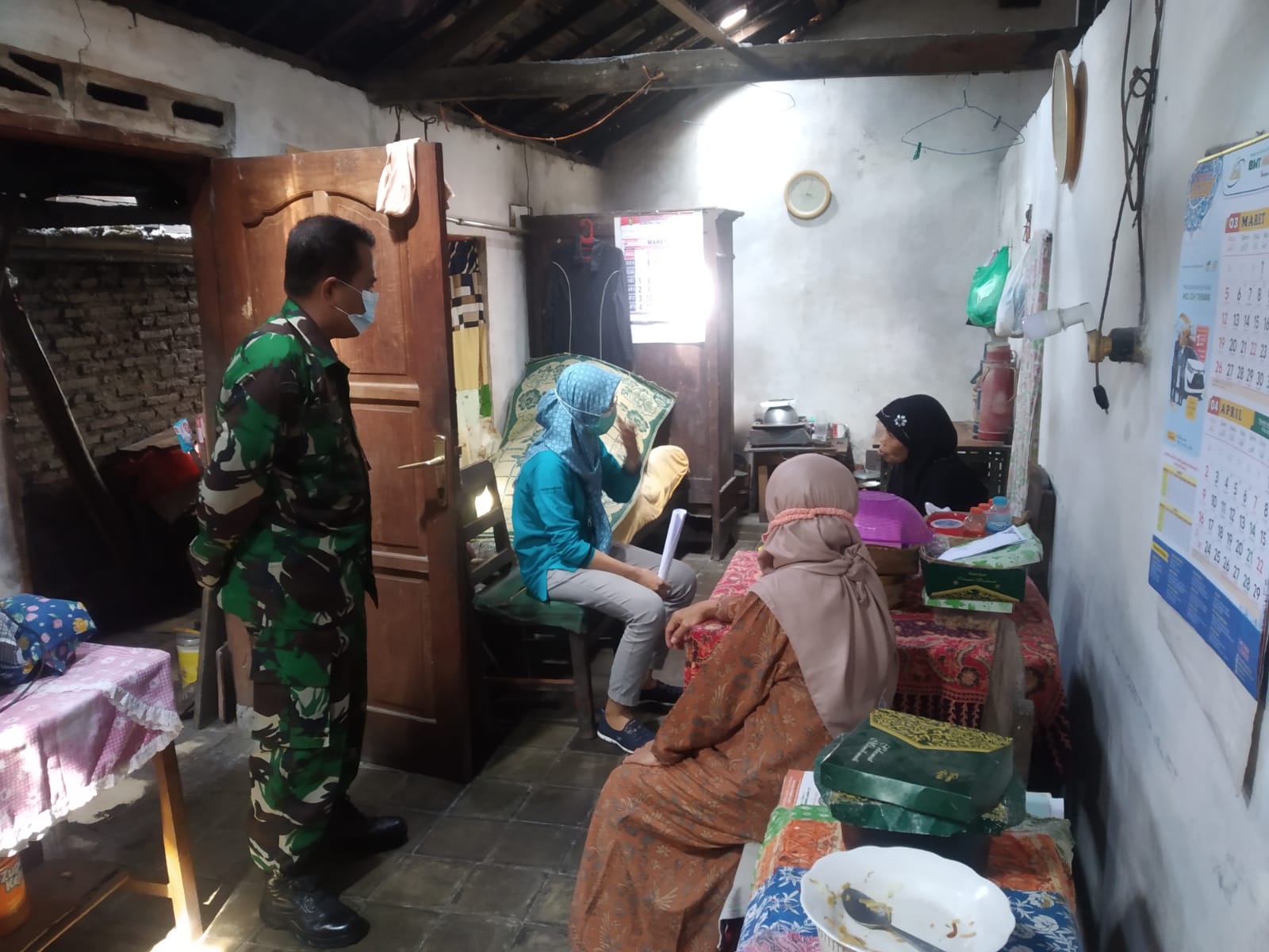 Peduli Kesehatan Warga, Babinsa Purwosari Dampingi Puskesmas Dalam Pemeriksaan Kesehatan