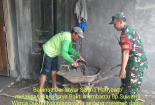 Peduli dengan Kondisi Warga Babinsa Gotong Royong Rehab Dapur Milik Warga