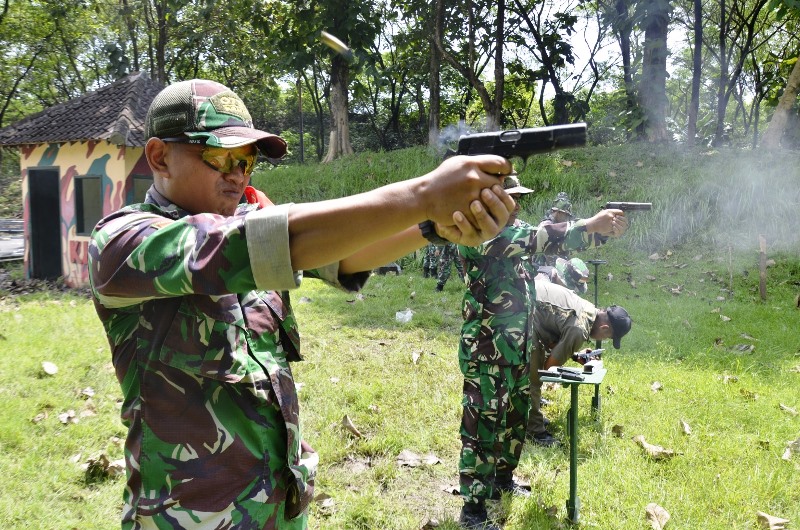 Pelihara dan Pertajam Kemampuan Prajurit, Kodim Surakarta Gelar Latihan Menembak