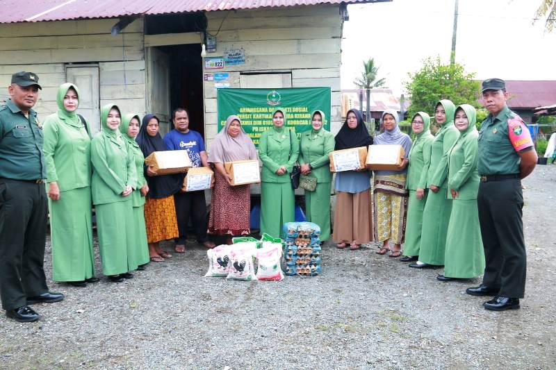 Peringati HUT Persit Ke - 77, Pengurus Persit KCK Cabang XXVIII Dim 0105 Abar Menggelar Aksi Bakti Sosial