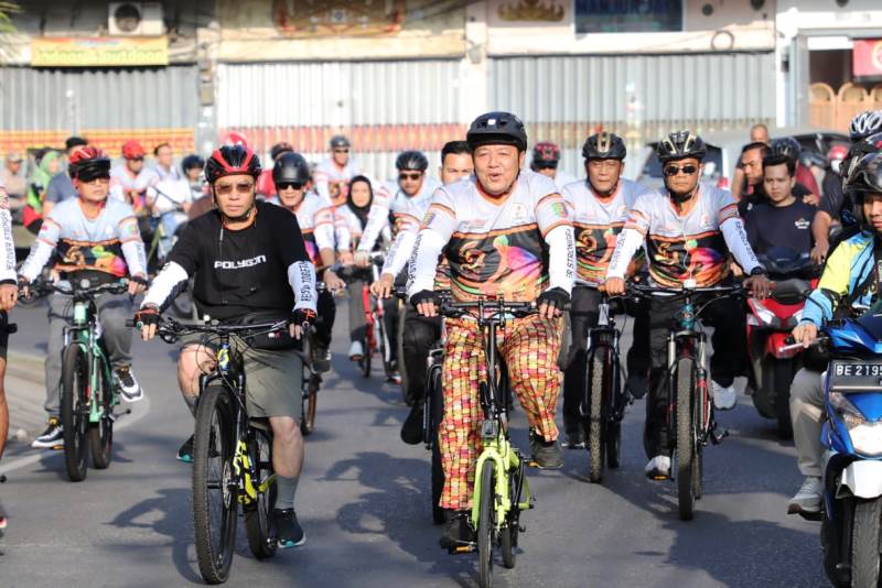 Puncak HUT Lampung ke-59 Meriah, Gubernur dan Wagub Lepas Ribuan Peserta Sepeda Santai, Sekdaprov Lepas Peserta Lampung Fun Run