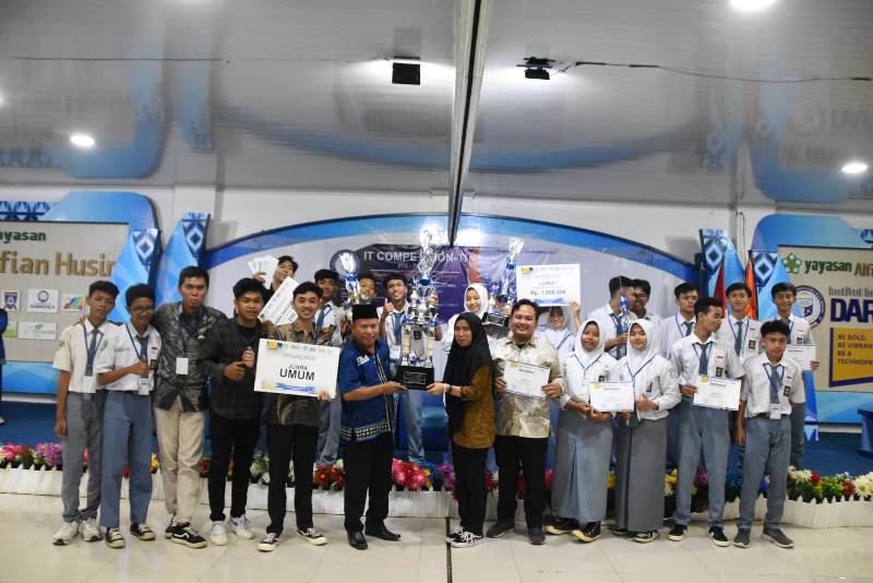 SMK Pelita Pesawaran Juara Umum IT Competition 2023 Prodi Teknik Informatika IIB Darmajaya