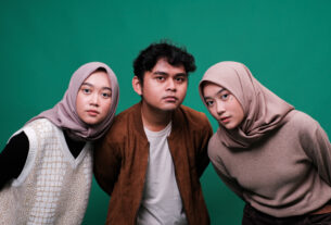 Slowanderer Tampilkan Musik Tropical House di Debut “You Should”