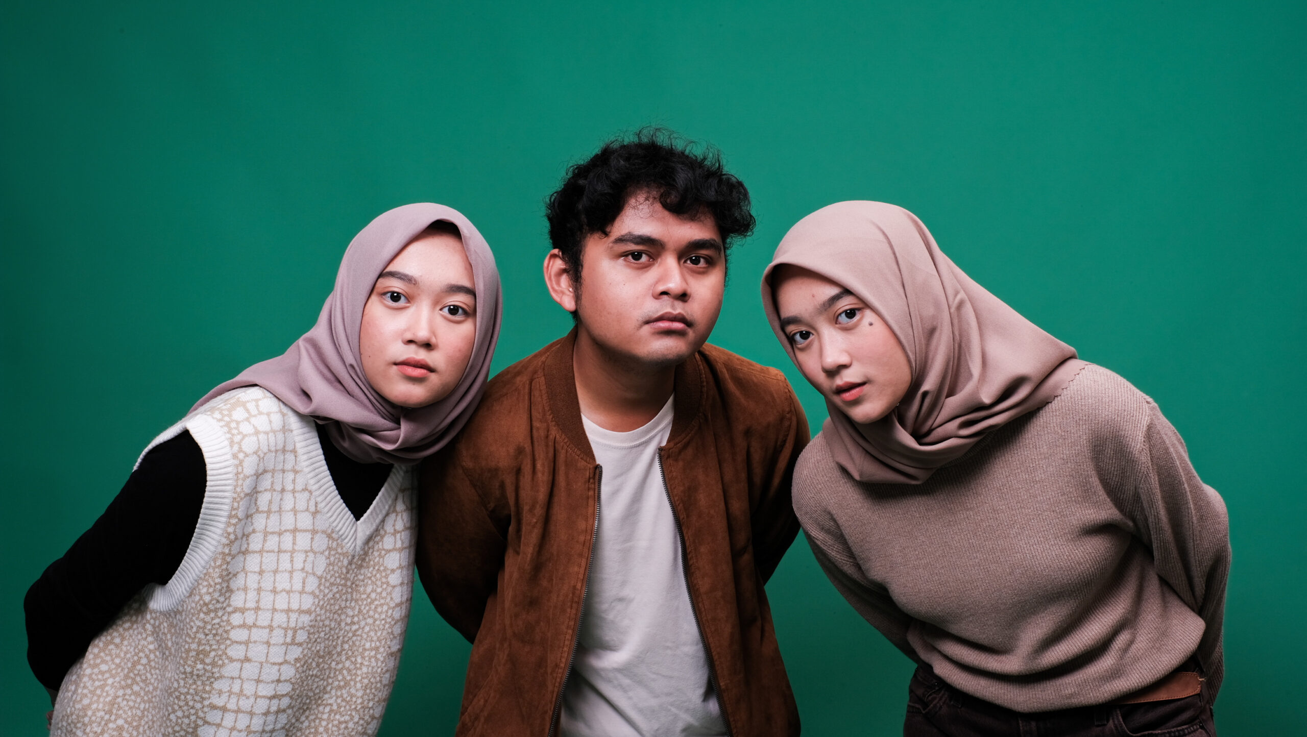 Slowanderer Tampilkan Musik Tropical House di Debut “You Should”