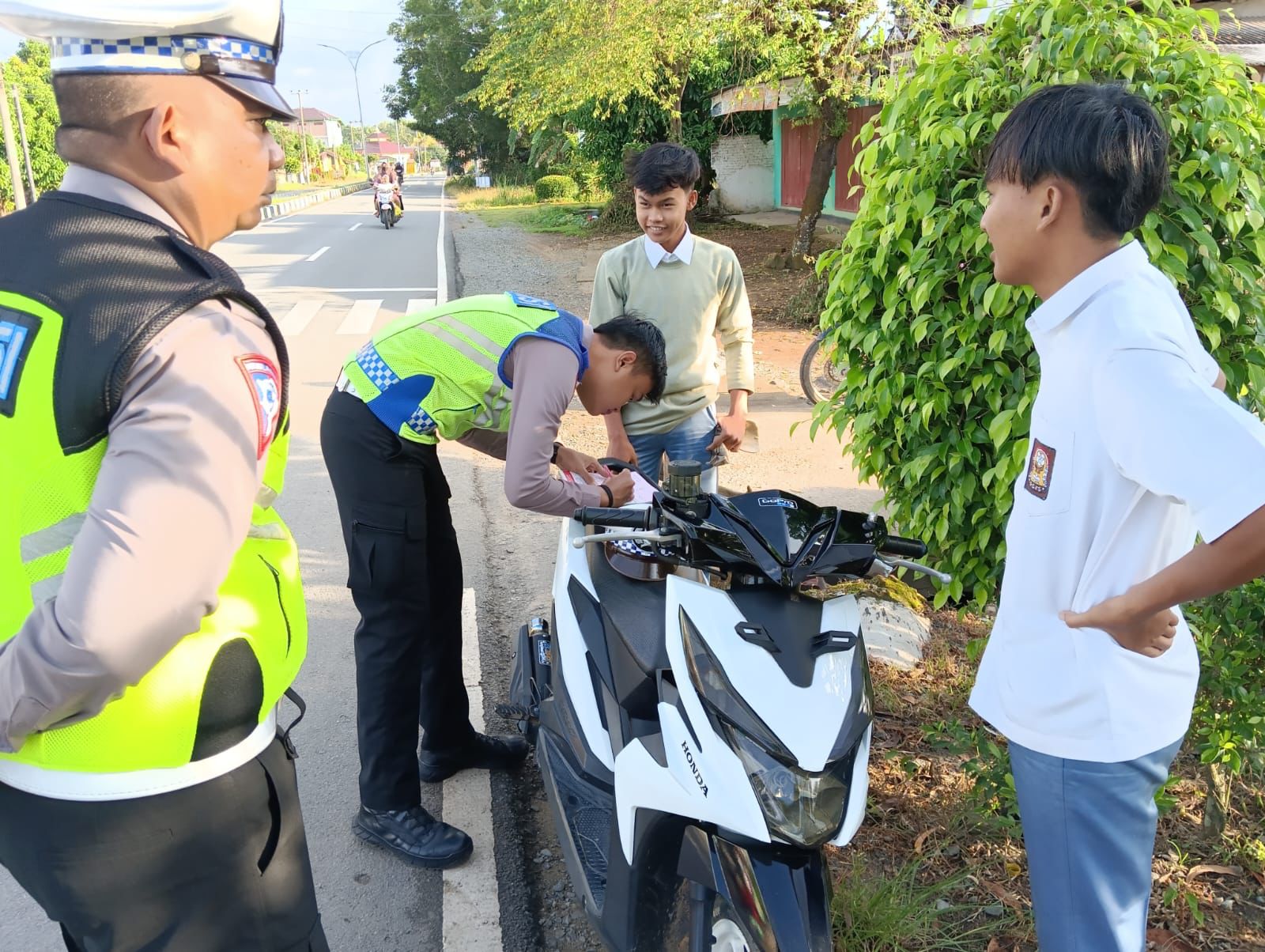 Bukan gertak sambal Satlantas Polres Tulang Bawang Barat Tertibkan Pelajar