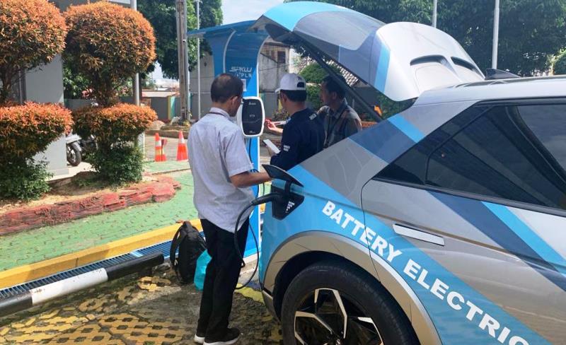 Terus Akselerasi Ekosistem Kendaraan Listrik, PLN Tambah 5 Unit SPKLU di Palembang