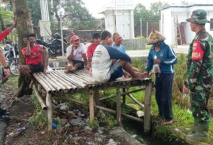 Tingkatkan Swasembada Pangan, Babinsa Banyuanyar Intensifkan Komsos dengan Kelompok Tani