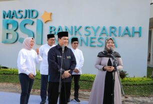 Wagub Chusnunia Chalim Dampingi Menteri BUMN RI Erick Thohir Resmikan Masjid BSI Bakauheni di Kawasan Bakauheni Harbour City Lampung Selatan