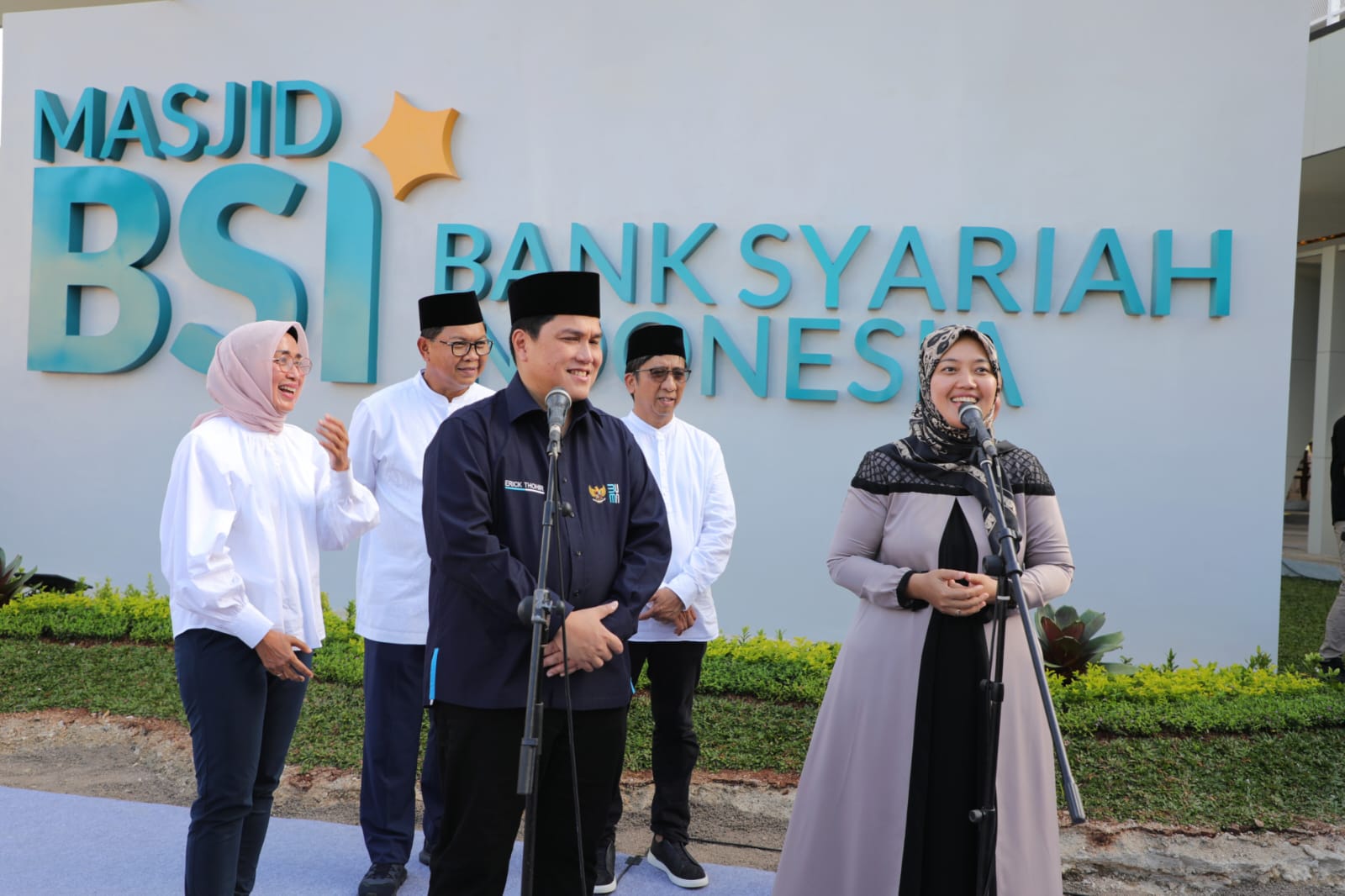 Wagub Chusnunia Chalim Dampingi Menteri BUMN RI Erick Thohir Resmikan Masjid BSI Bakauheni di Kawasan Bakauheni Harbour City Lampung Selatan