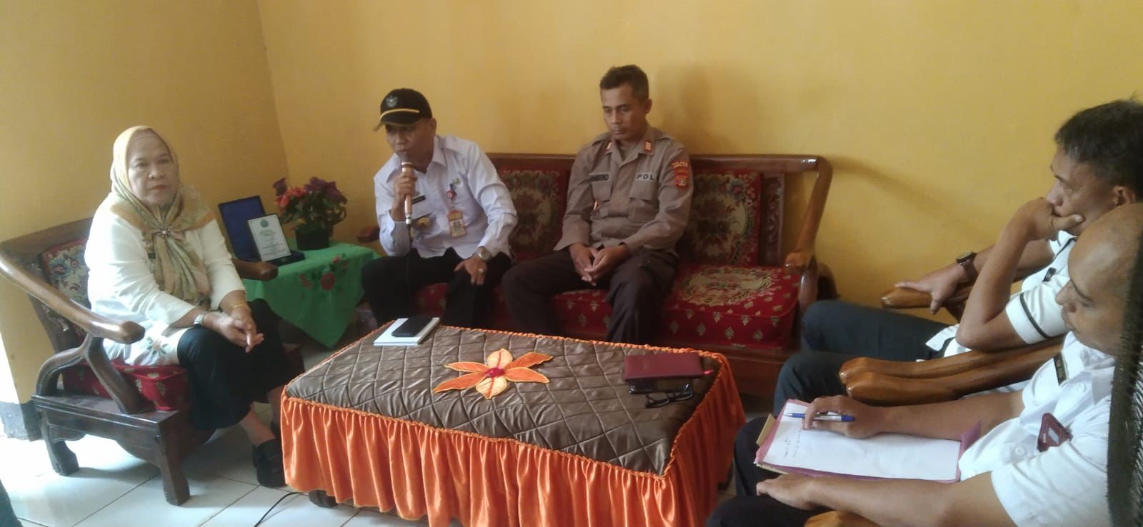 DPMD Lampura selesaikan Polemik Bacalon Kades dengan Panitia Pilkades Sabuk Indah