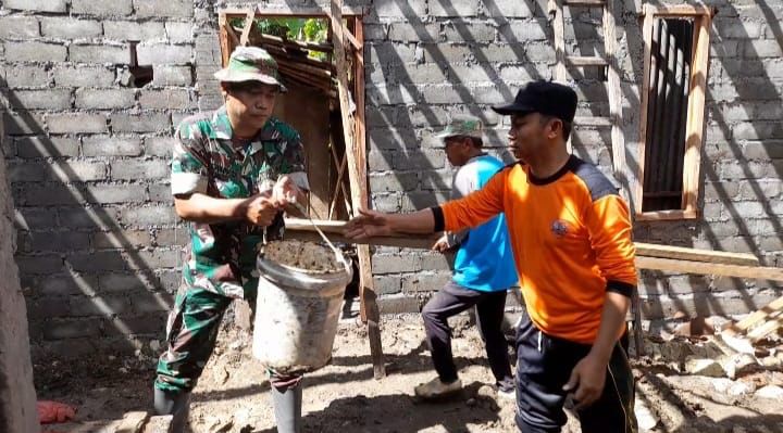 Wujudkan Rumah Layak Huni, Ini Yang Dilakukan TNI Di Manyaran Bersama Warga
