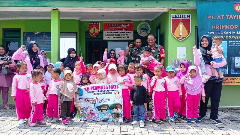 Wujudkan kesadaran Kemanunggalan TNI dan Rakyat Sejak Usia Dini, Pelda Slamet Asuh Outing Class Paud KB Permata Hati