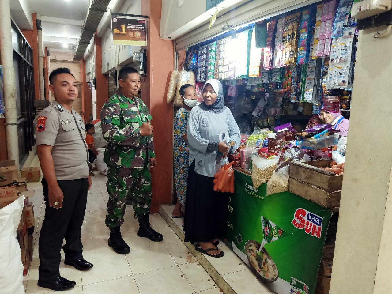 Ada Apa Bati Bakti TNI Koramil 04/Jebres Sambangi Pasar Tradisional, Ini Jawabannya