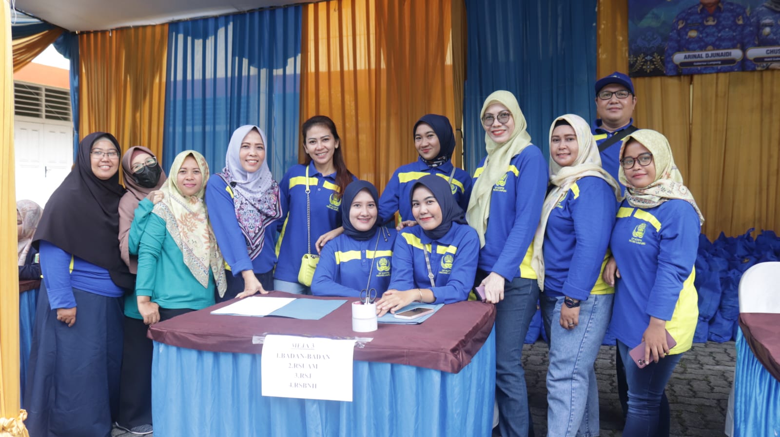 Asisten Administrasi Umum Membuka Acara Pembagian Paket Sembako Kepada Perwakilan Seluruh Perangkat Daerah di Lingkungan Pemerintah Provinsi Lampung