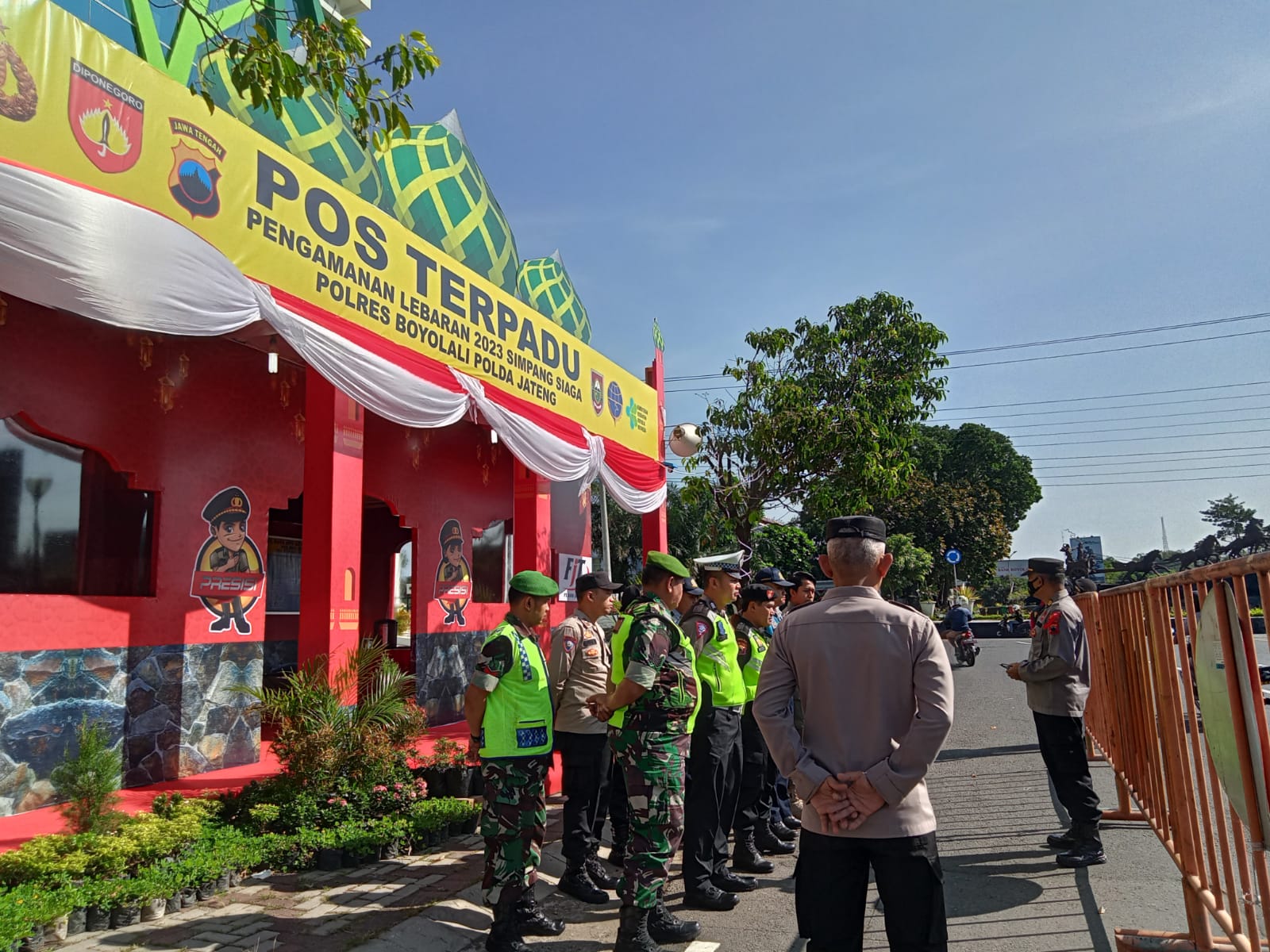 Babinsa Jajaran Kodim Boyolali Ikut Terjun Pengamanan Arus Mudik Lebaran