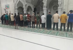 Babinsa Koramil 04/Meureubo Pererat Silaturahmi Dengan Masyarakat Melalui Sholat Subuh Berjamaah Di Masjid Baitul Hikmah