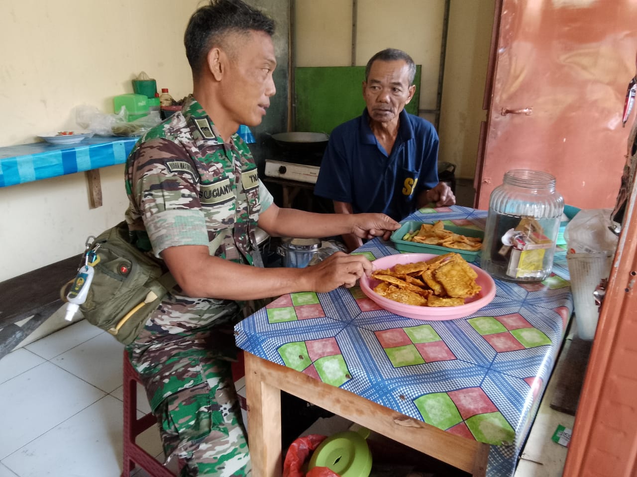 Batuud Koramil 03/Serengan Himbau PKL/Warung Buka Di Bulan Suci Ramadhan