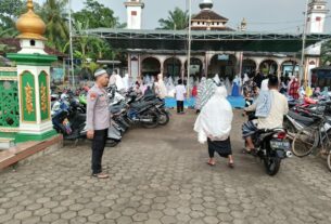 Beri Rasa Aman, Polres Tulang Bawang Barat Terjunkan Personil Pengamanan Sholat Idul Fitri 1444 H/2023.