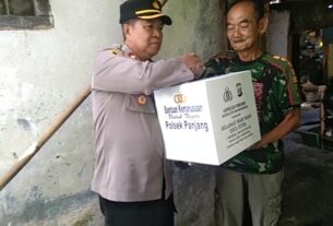 Berkah Ramadhan, Polsek Panjang Bagikan Paket Sembako di Dua Lokasi Berbeda