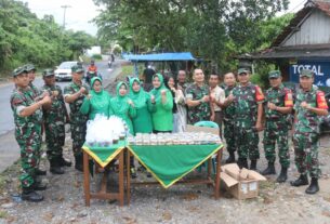 Berkah Ramadhan, Koramil 410-03/TBU Berbagi Takjil Untuk Masyarakat