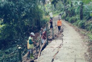 Cegah Abrasi Susulan, Babinsa Bantu Pembuatan Patok Darurat