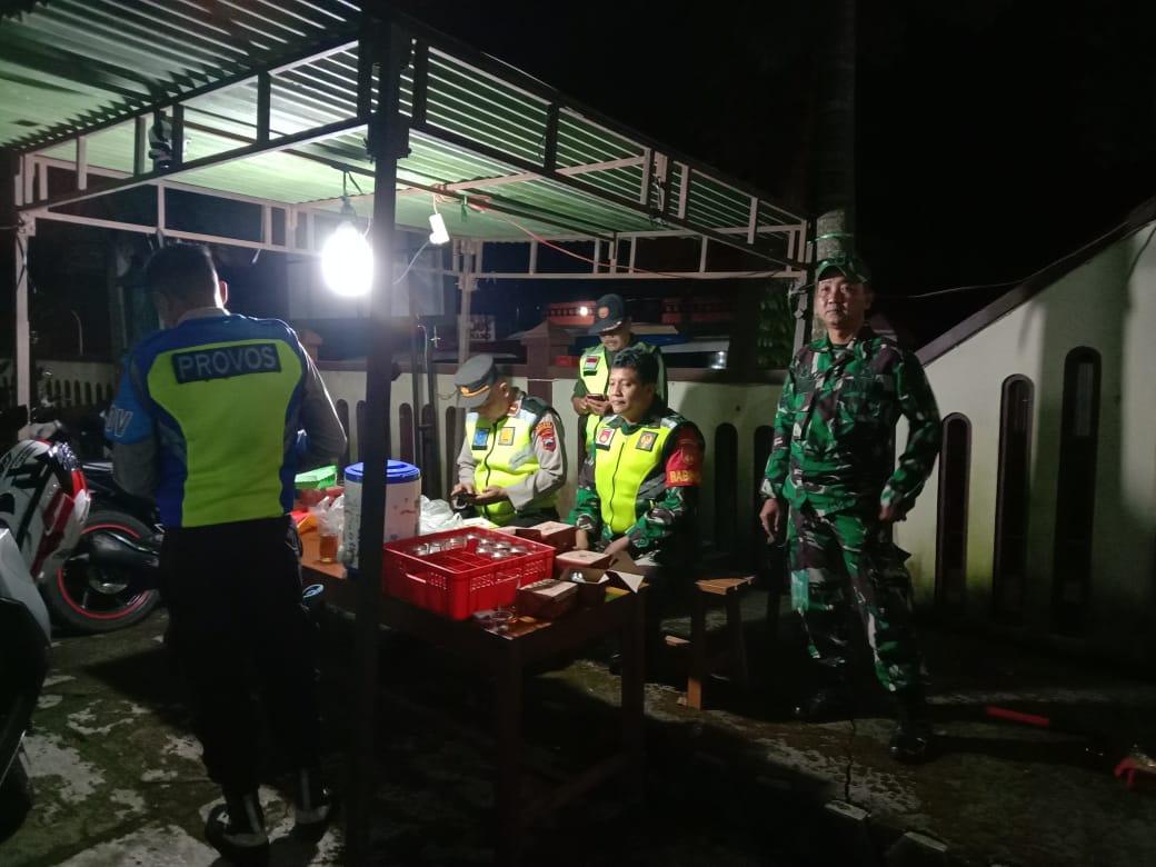 Ciptakan Kondisi Aman, Babinsa Dan Bhabinkamtibmas Gelar Patroli Bersama