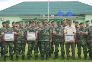 Dandim Bagikan Bingkisan Lebaran kepada Personil dan PNS Kodim 0401/Muba