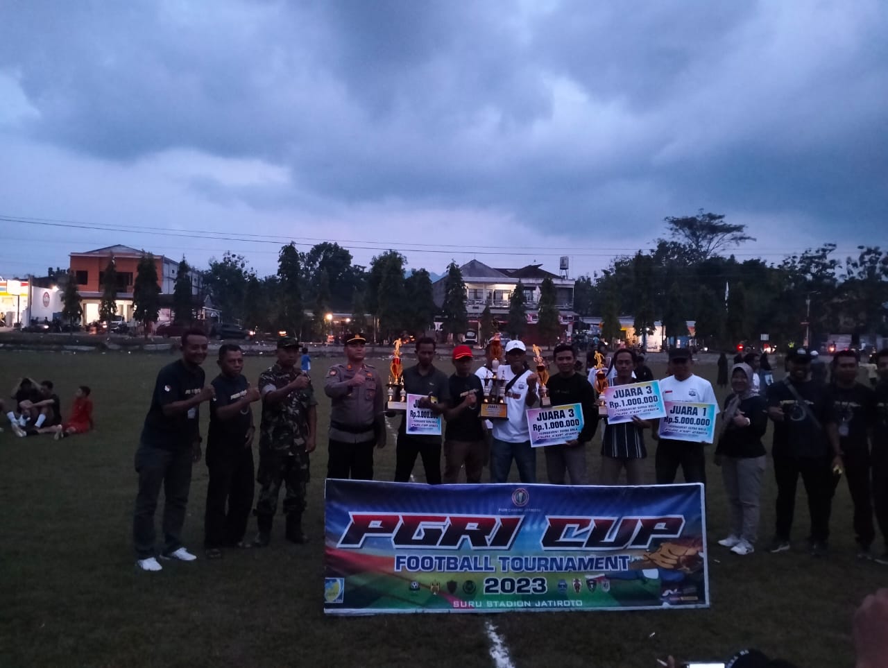 Final PGRI Cup Jatiroto Dimenangkan Keduwang FC, Koramil Dan Polsek Amankan Pertandingan