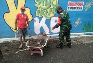 Gandeng Tim TKPK Kebersihan, Babinsa Kestalan Bersihkan Lingkungan Sekitar Kelurahan