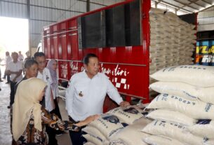 Gubernur Arinal Djunaidi Melaunching Penyaluran Bantuan Pangan di Kabupaten Pringsewu