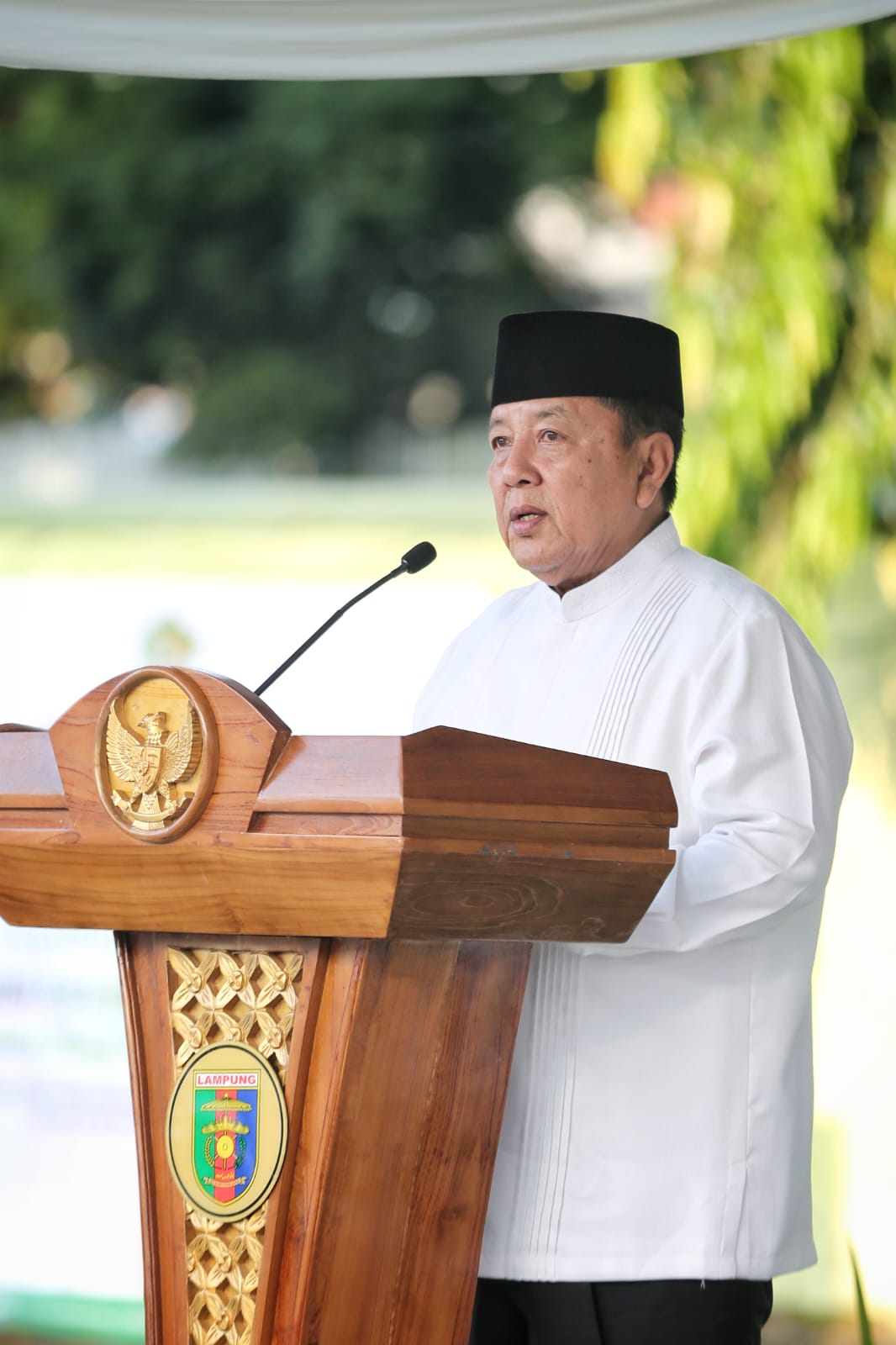 Gubernur Arinal dan Wagub Chusnunia Shalat Ied di Lapangan Korem 043 Gatam Bandarlampung, Ucapkan Selamat Hari Raya Idul Fitri kepada Masyarakat Lampung