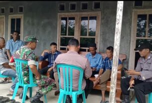 Hadiri Pertemuan Warga, Babinsa dan Babinkamtibmas Selipkan Pesan Kamtibmas