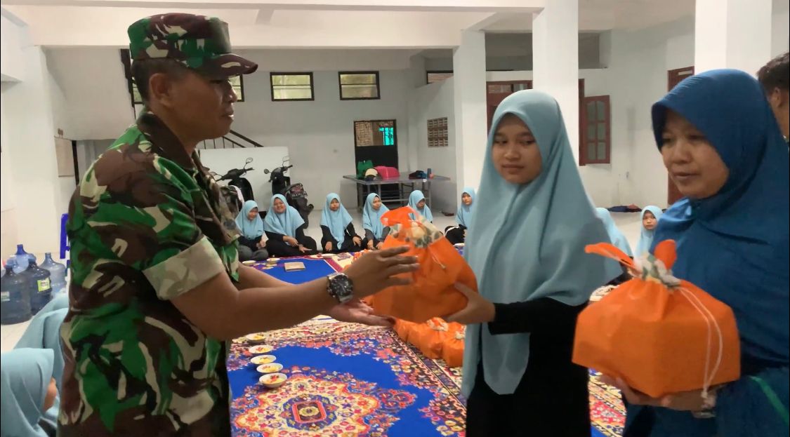 Korem 074/Warastratama Peduli Anak Yatim Di Bulan Penuh Berkah Diwilayah Wonogiri