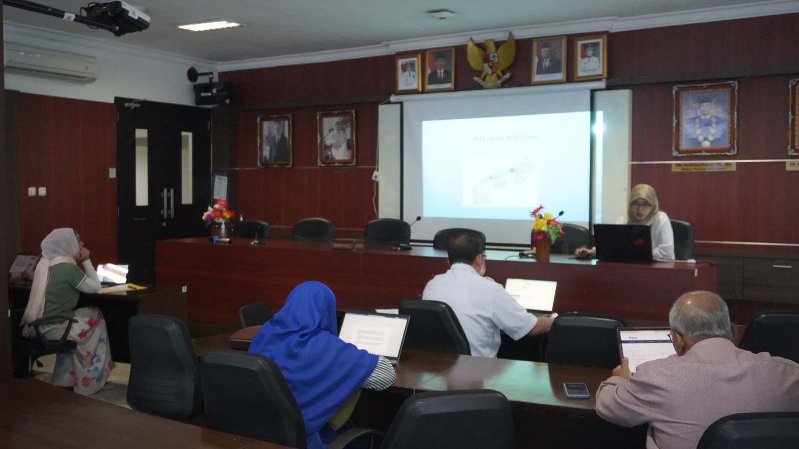 Pacu Karya Ilmiah Dosen, LPPM IIB Darmajaya Gelar Seminar Proposal Penelitian Hibah Doktor