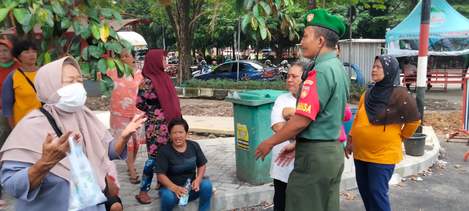 Peduli Akan Kondisi Wilayah, Babinsa Jebres Rutin Laksanakan Patroli