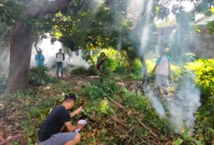 Peduli Kebersihan Lingkungan, Babinsa Kelurahan Pajang Pelopori Kerja Bakti Bersama Warga