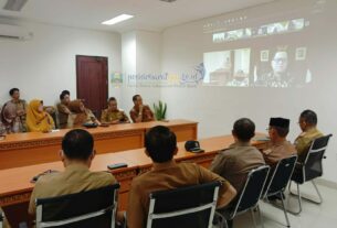 Pemkab pesibar mengikuti kuliah umum dan webinar pencegahan gratifikasi.