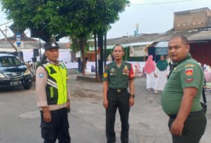 Peran Aktif Babinsa Sondakan Dalam Pengamanan Shalat Idul Fitri 1444 H di Wilayah Binaan