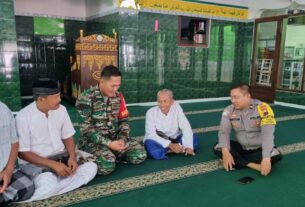 Pererat Tali Silaturahmi, Babinsa Tipes Giat Sholat Jumat Di Wilayah Binaan