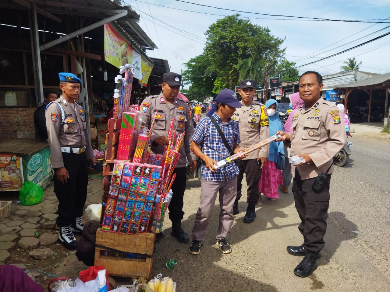 Polsek Tanjung Senang Himbau Pedagang Kembang Api Tidak Menjual Petasan