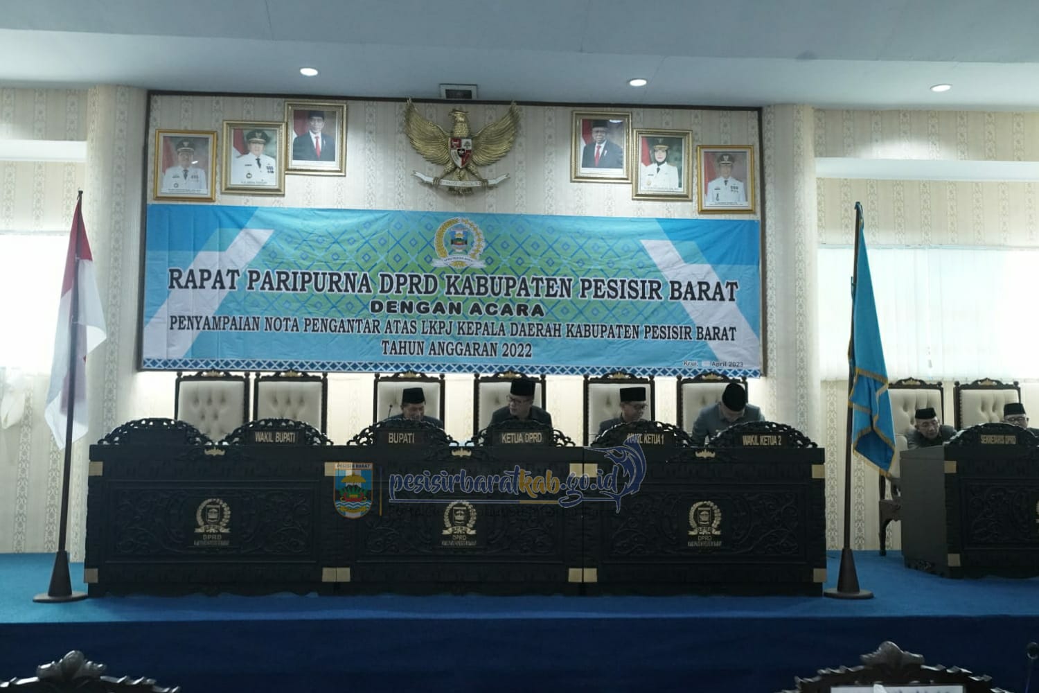 Bupati Pesisir Barat Menghadiri Rapat Paripurna DPRD