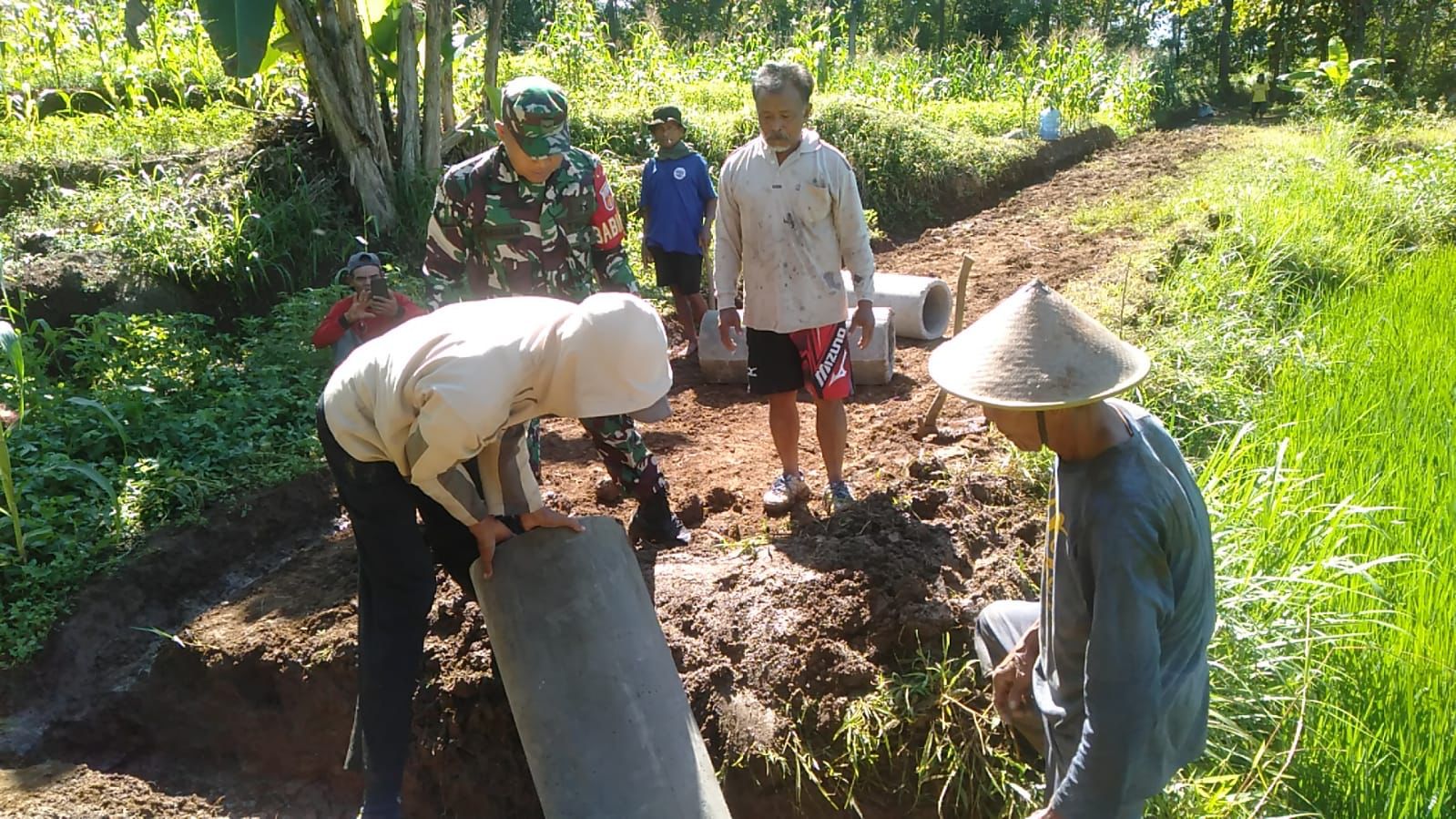 Salah Satu Implementasi Pembinaan Teritorial, Ini Yang Dilakukan Babinsa Bulurejo