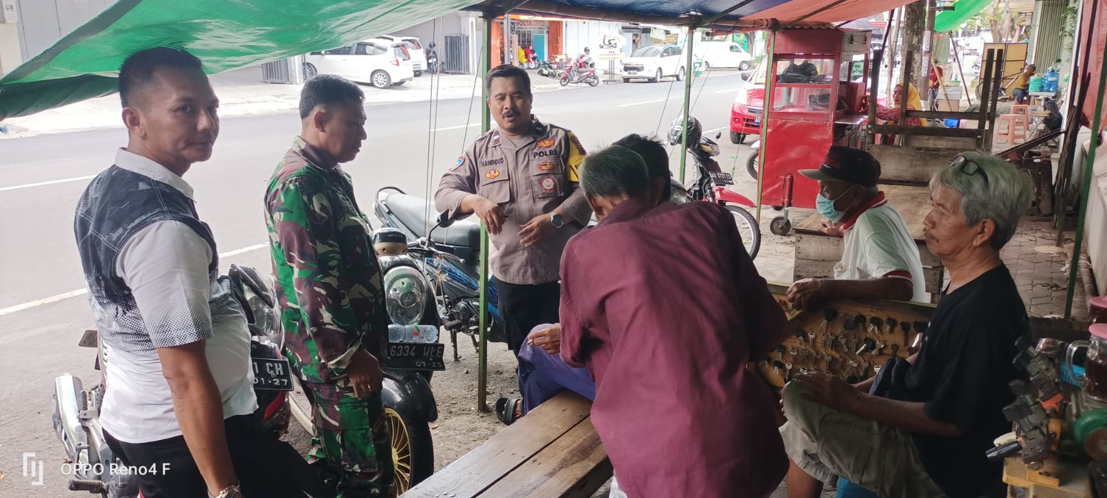 Wujudkan Lingkungan Aman Dan Kondusif, Babinsa Kepatihan Kulon Rutin Sambangi Wilayah Binaan