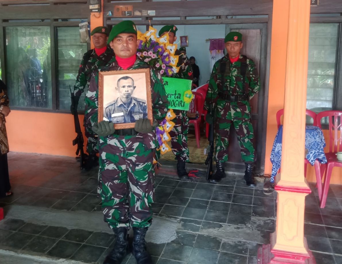 Serma (Purn) Sukadi Tutup Usia, Danramil 04/Nguntoronadi Pimpin Upacara Pemakaman Militer