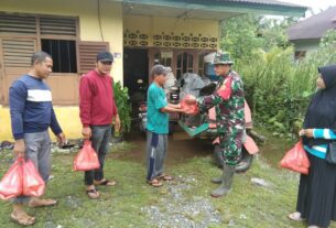 Aksi Sosial Prajurit Kodim 0105/Abar Berikan Bantuan Logistik Kepada Warga Yang Terdampak Banjir