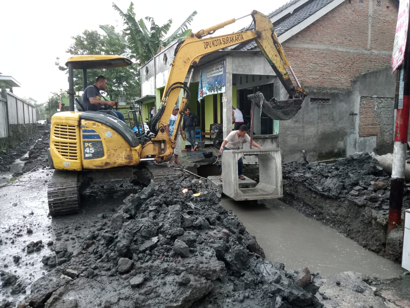 Alat Berat Mulai Beraksi di Lokasi Pra TMMD Ke-116 Kodim 0735/Surakarta