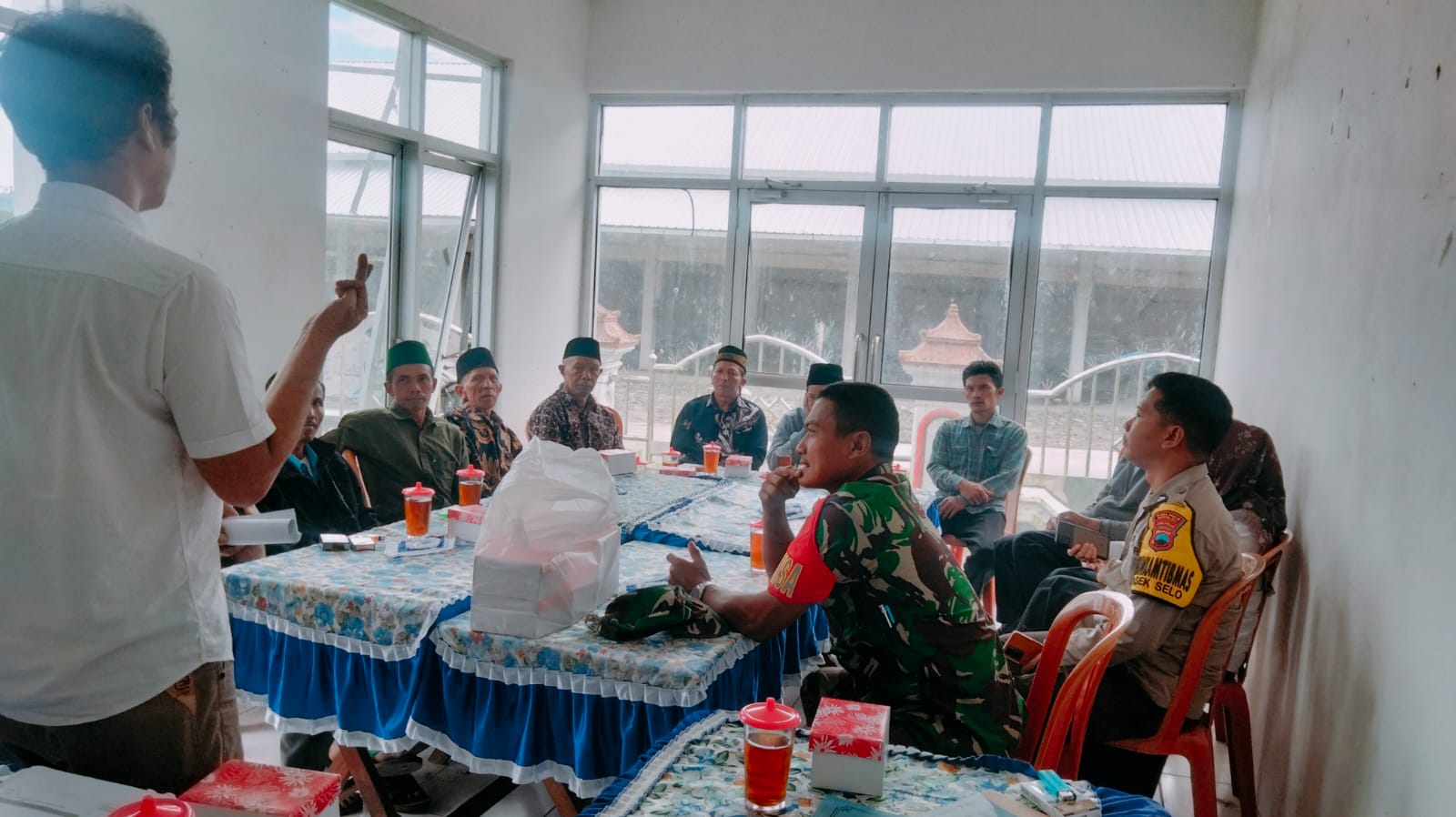 Babinsa Selo Dampingi Tim BPS, Data Warga Sukseskan Program Regsosek